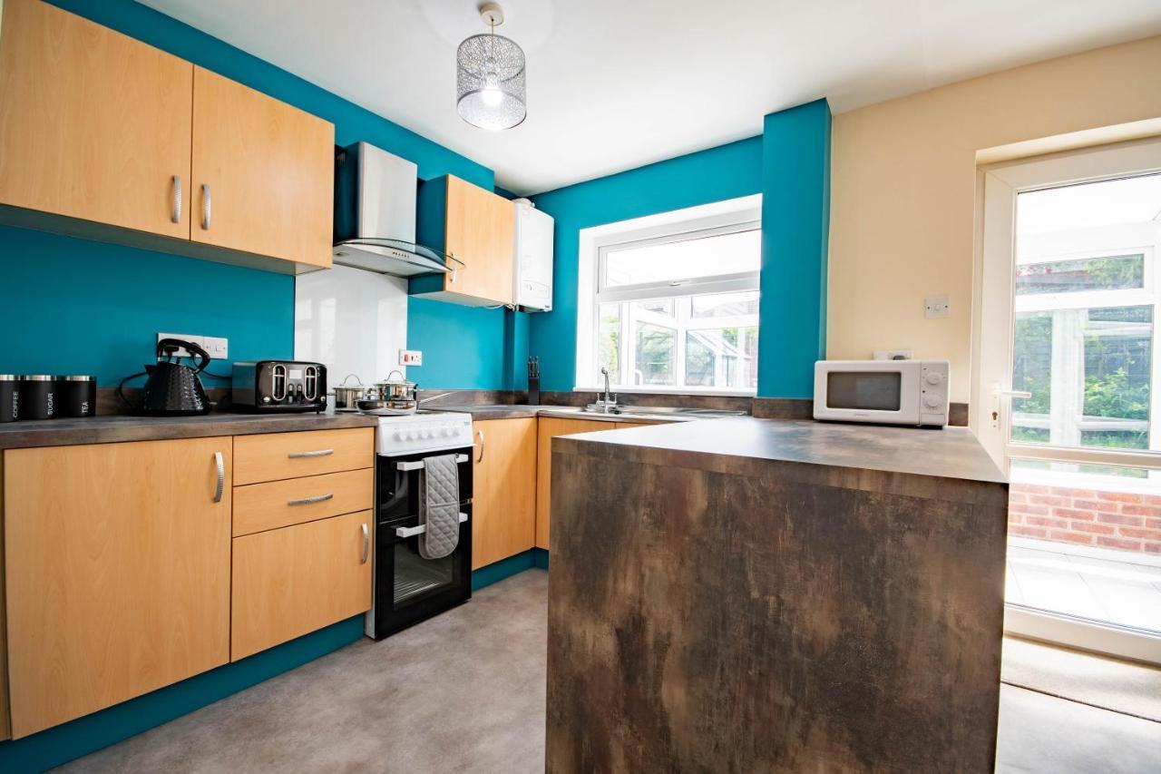 3-Bedroom House With Garden, Conservatory, In Centre Of Worcester Exteriör bild