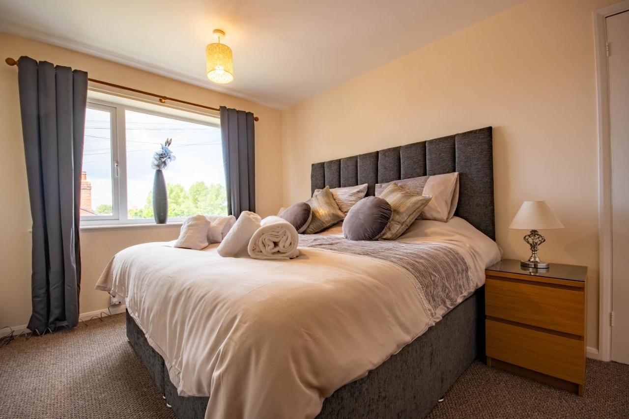 3-Bedroom House With Garden, Conservatory, In Centre Of Worcester Exteriör bild