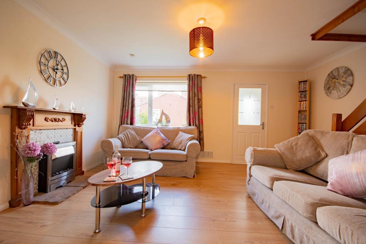 3-Bedroom House With Garden, Conservatory, In Centre Of Worcester Exteriör bild