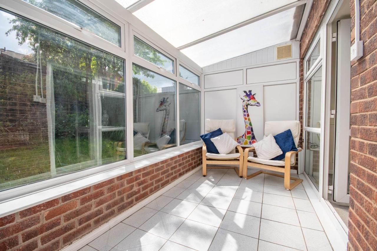 3-Bedroom House With Garden, Conservatory, In Centre Of Worcester Exteriör bild