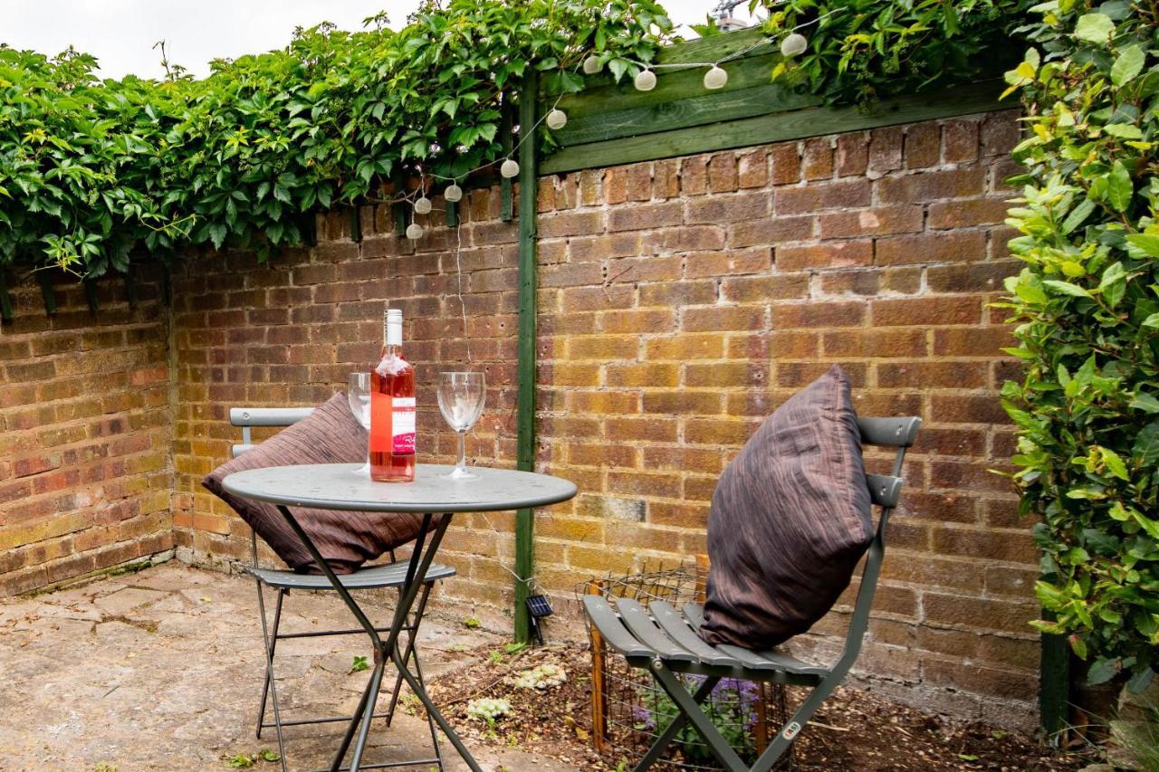 3-Bedroom House With Garden, Conservatory, In Centre Of Worcester Exteriör bild